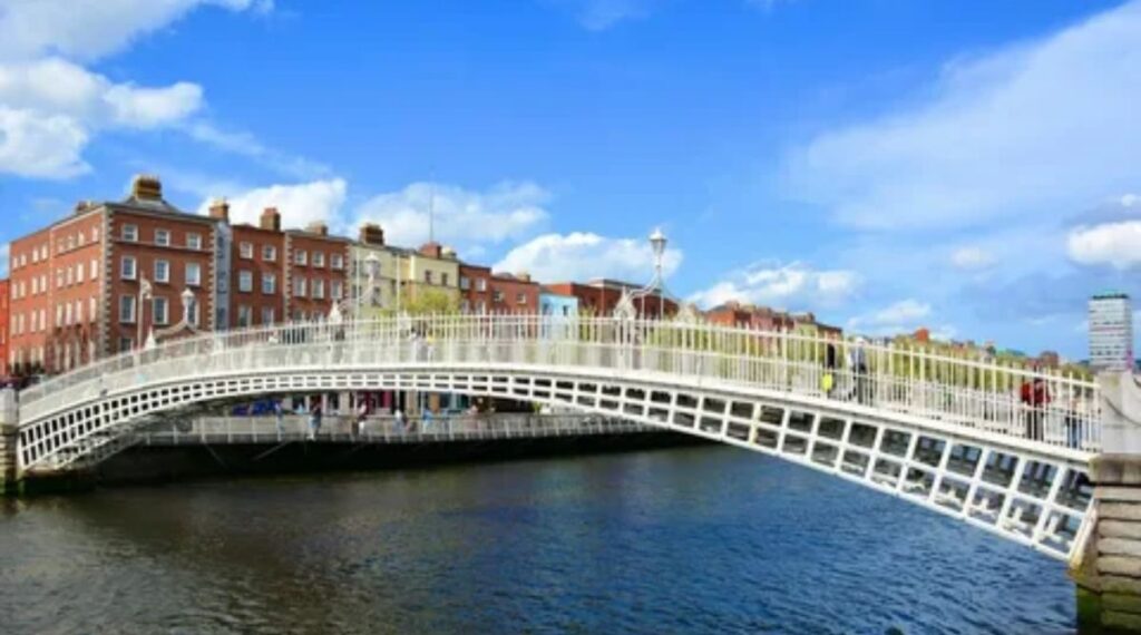 10 Meters compared to the Length of Ha’ Penny Bridge