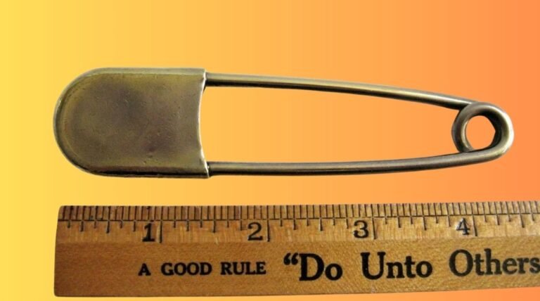 How Big Is 4 cm? 7 Common Everyday Items That Are 4 cm Big